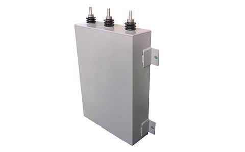 電容器的電容量一般是多少？可能與什么有關？